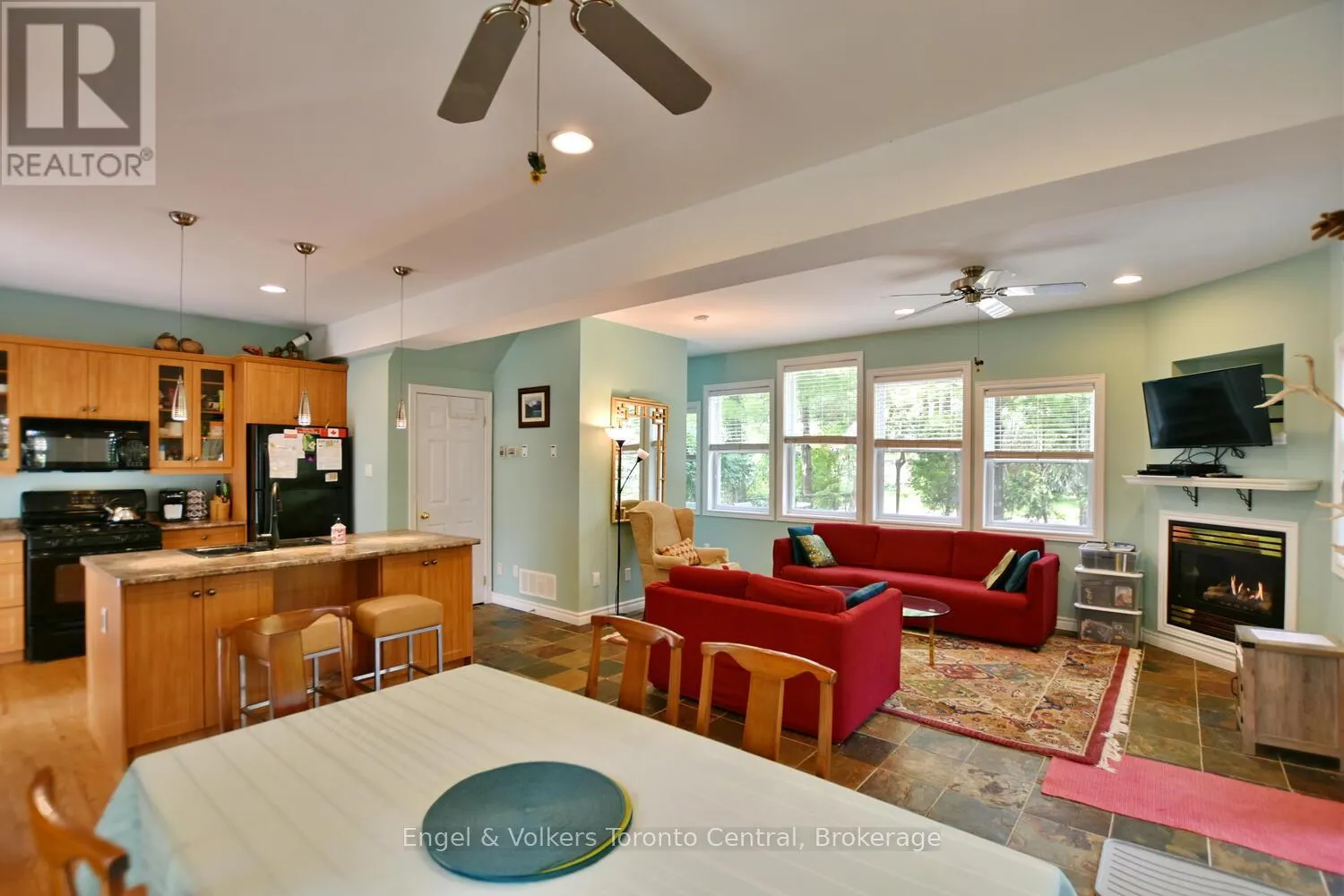 21 47TH STREET N