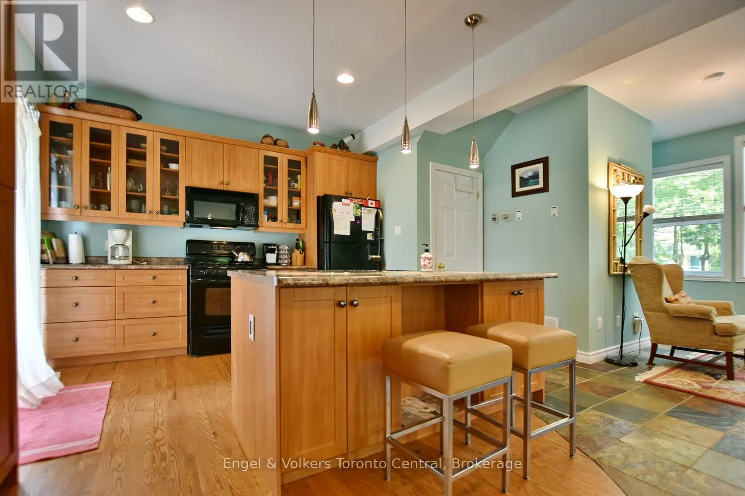 21 47TH STREET N
