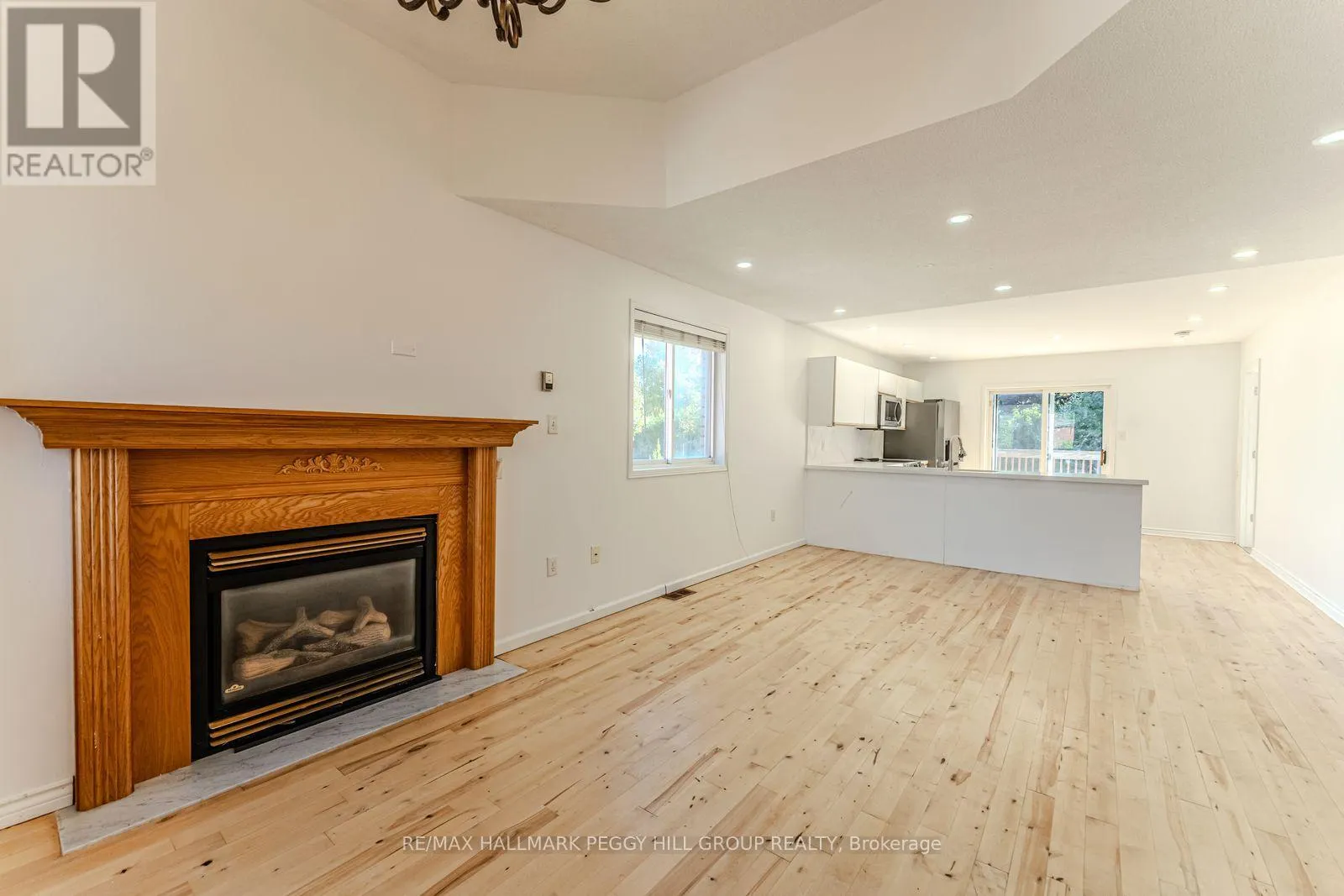 UPPER - 9 KESTREL COURT