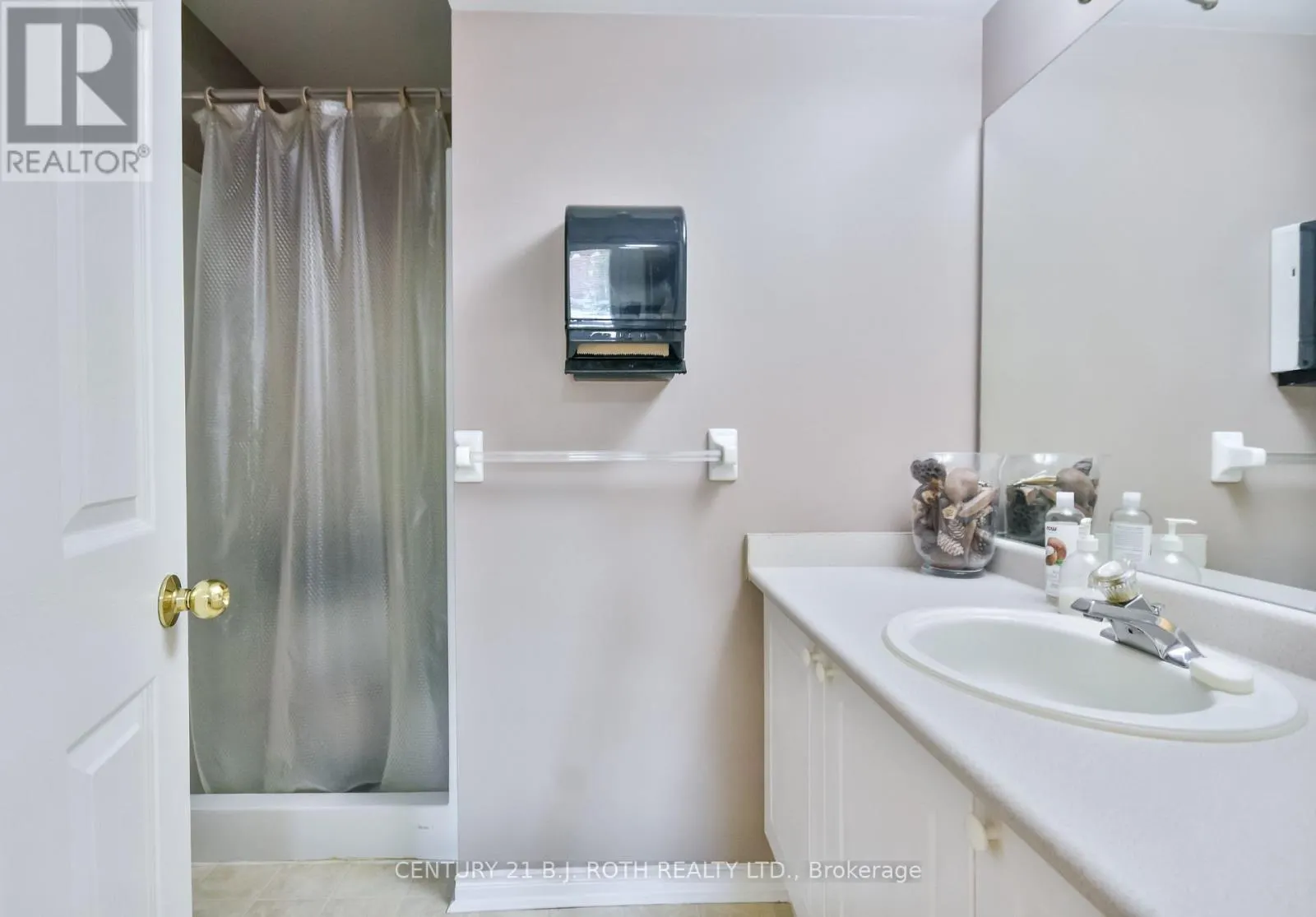 127 GOLDEN MEADOW ROAD