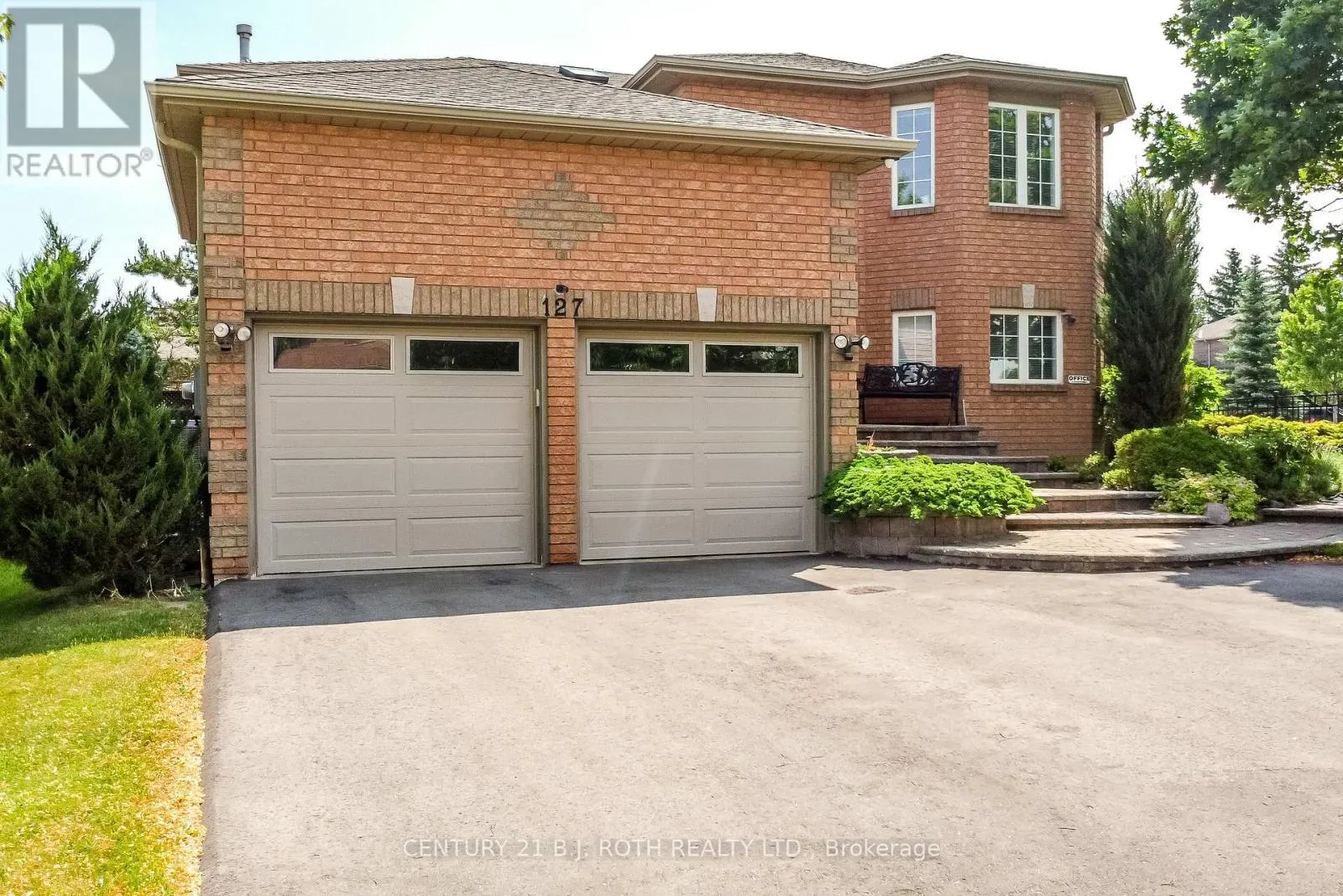 127 GOLDEN MEADOW ROAD