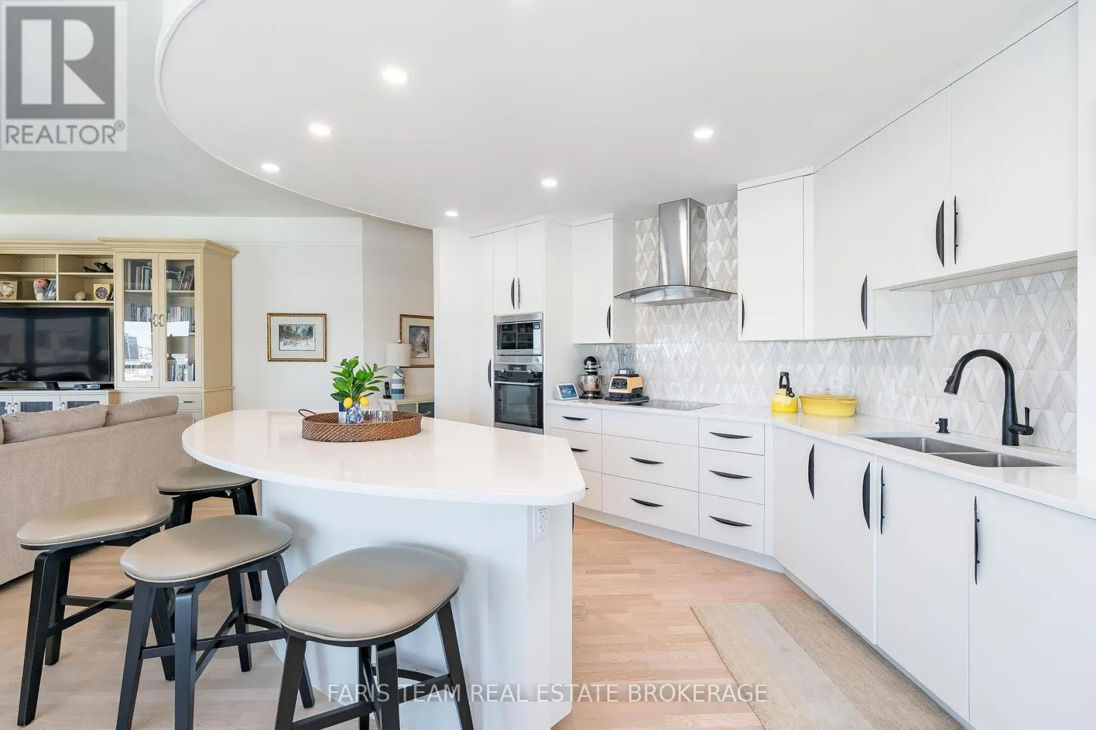 1409 - 2 TORONTO STREET