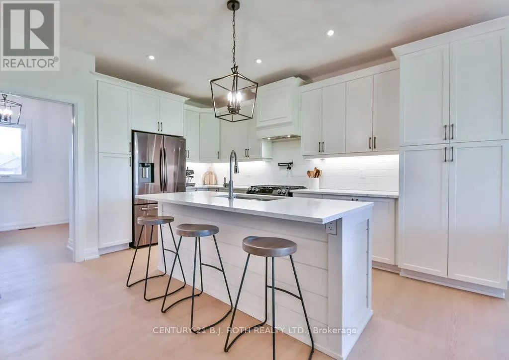 51 CHESLOCK CRESCENT