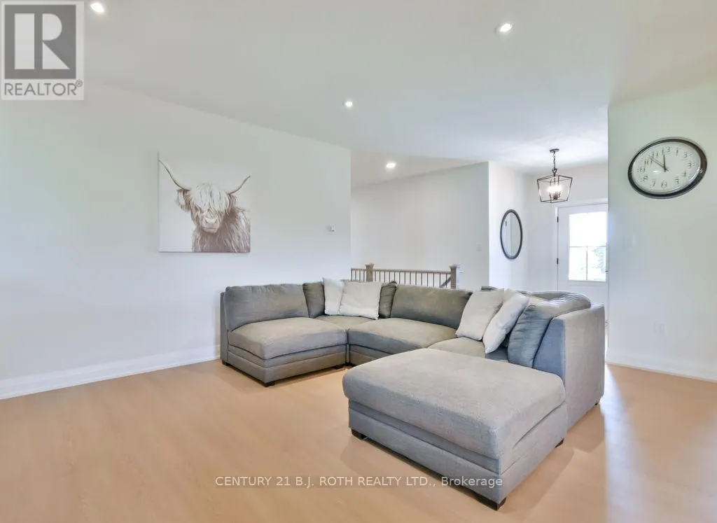 51 CHESLOCK CRESCENT