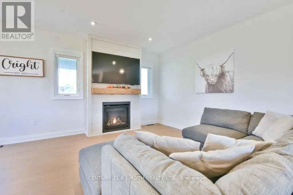 51 CHESLOCK CRESCENT