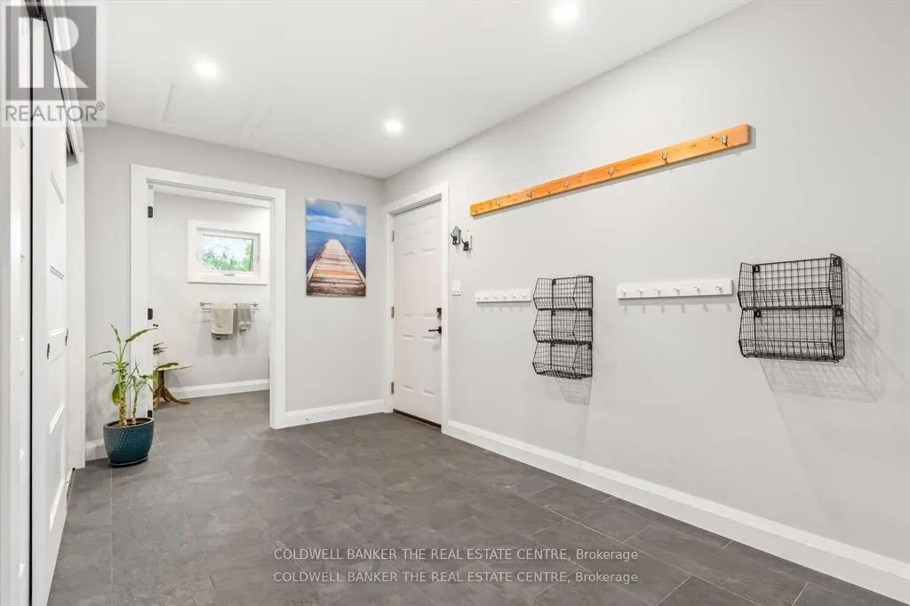 2656 WESTSHORE CRESCENT