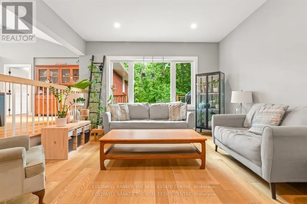 2656 WESTSHORE CRESCENT