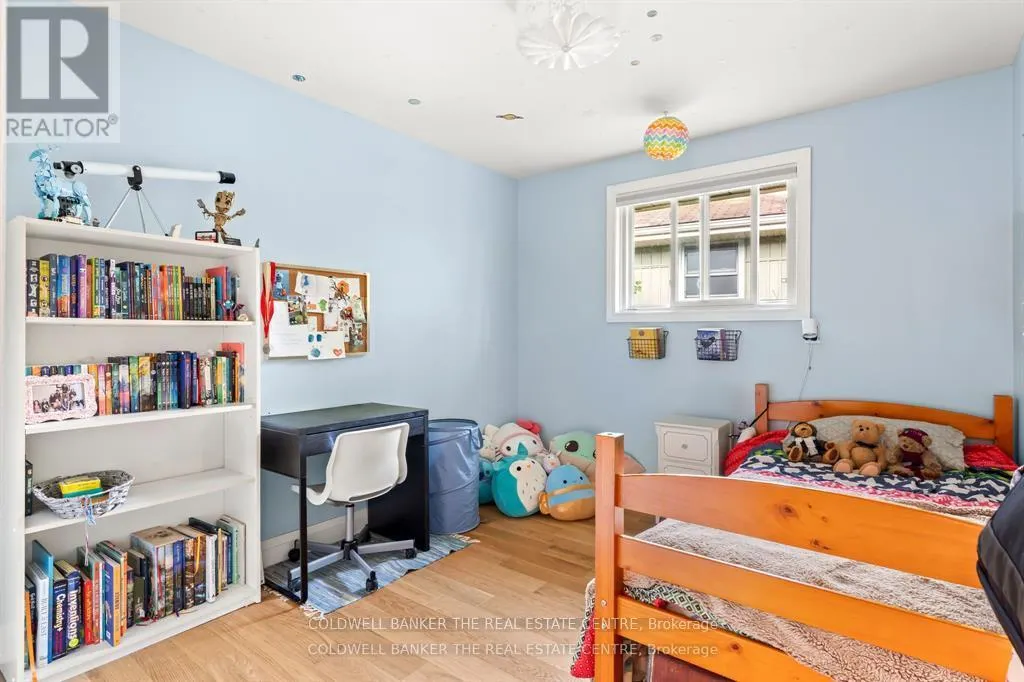 2656 WESTSHORE CRESCENT