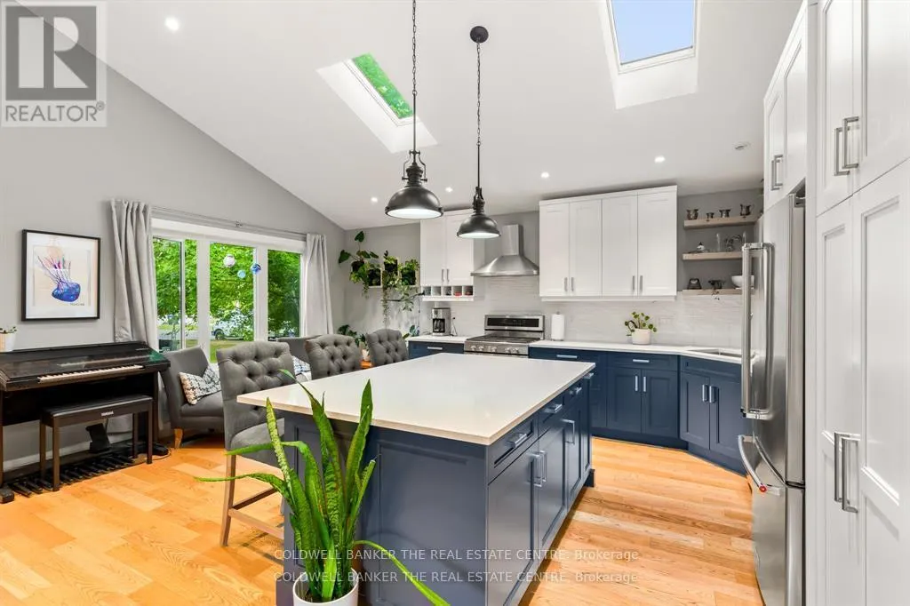2656 WESTSHORE CRESCENT