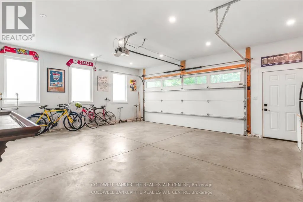 2656 WESTSHORE CRESCENT
