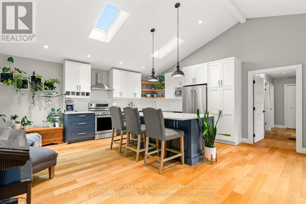 2656 WESTSHORE CRESCENT