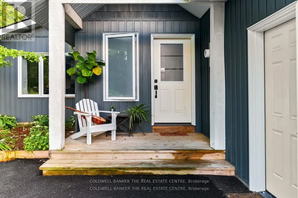 2656 WESTSHORE CRESCENT