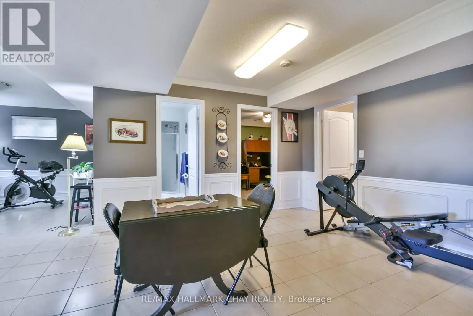 33 MEADOWOOD DRIVE