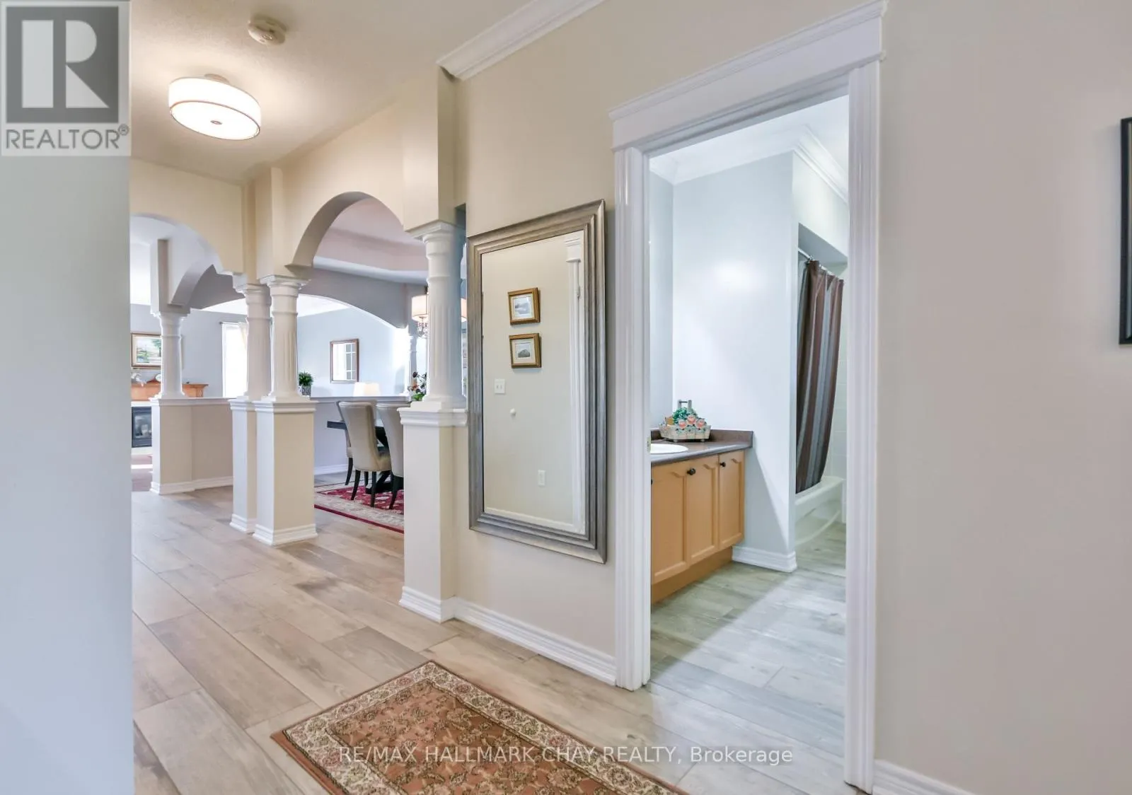 33 MEADOWOOD DRIVE