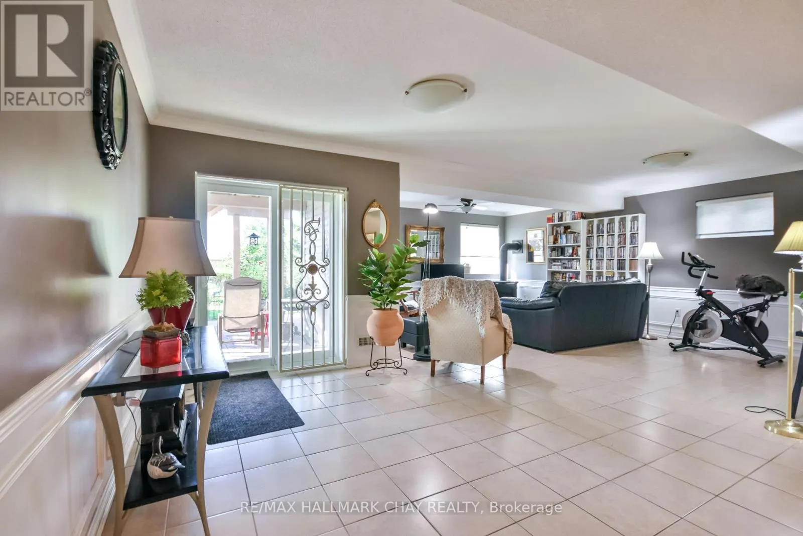 33 MEADOWOOD DRIVE