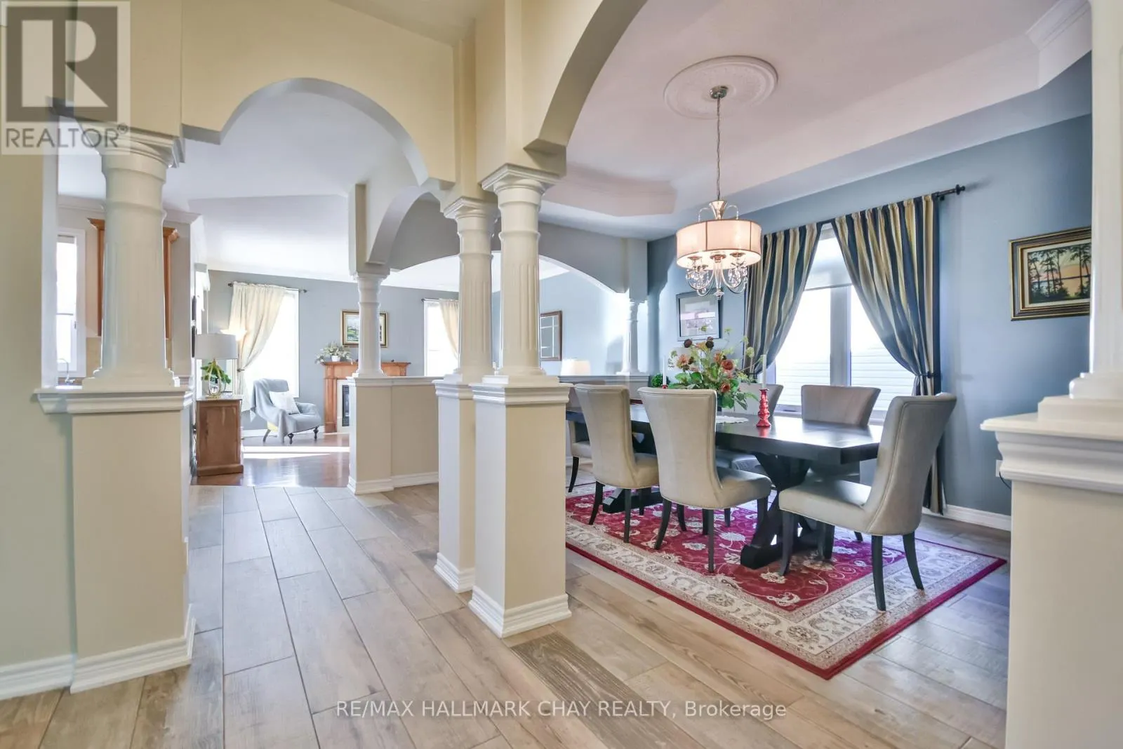33 MEADOWOOD DRIVE
