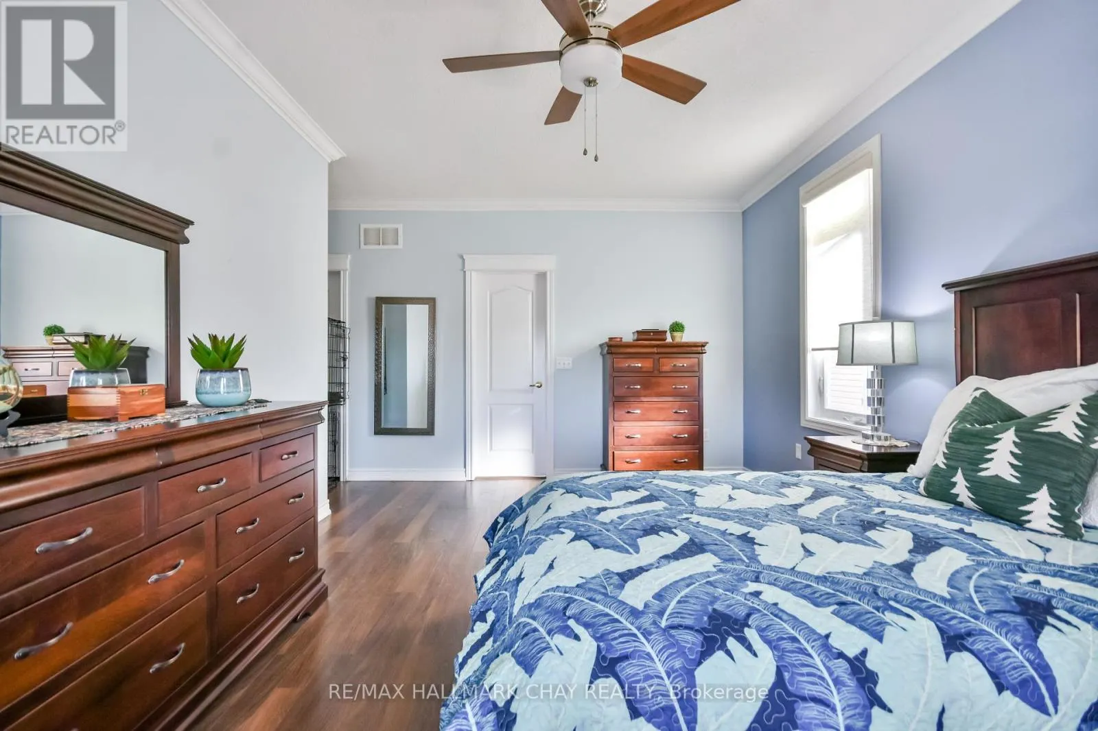33 MEADOWOOD DRIVE