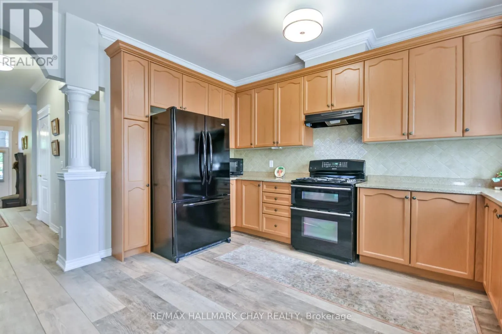 33 MEADOWOOD DRIVE