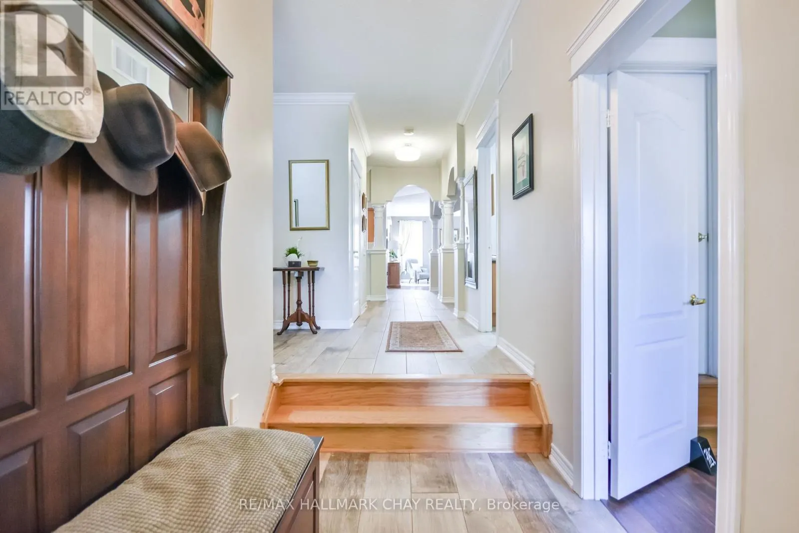 33 MEADOWOOD DRIVE