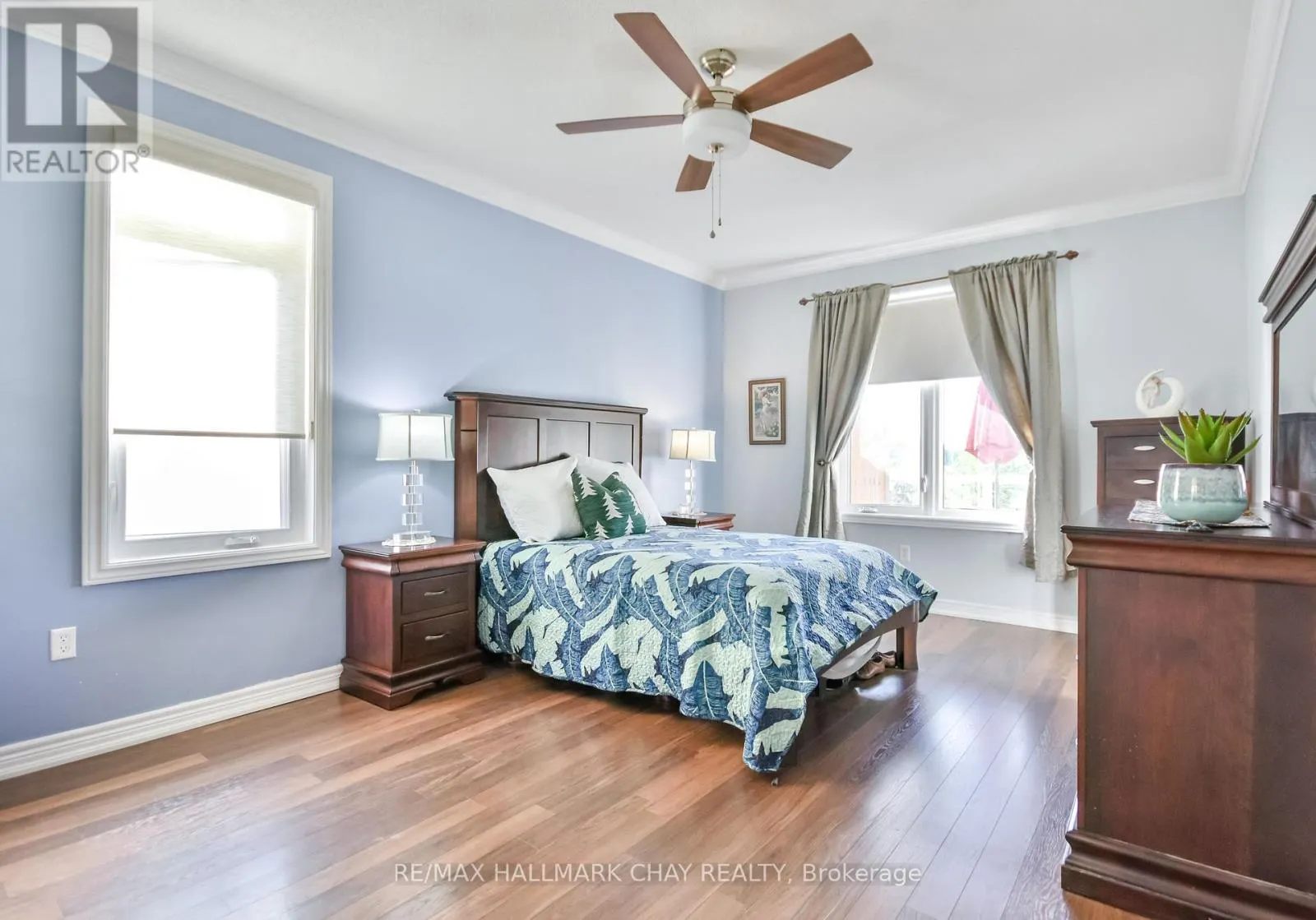 33 MEADOWOOD DRIVE