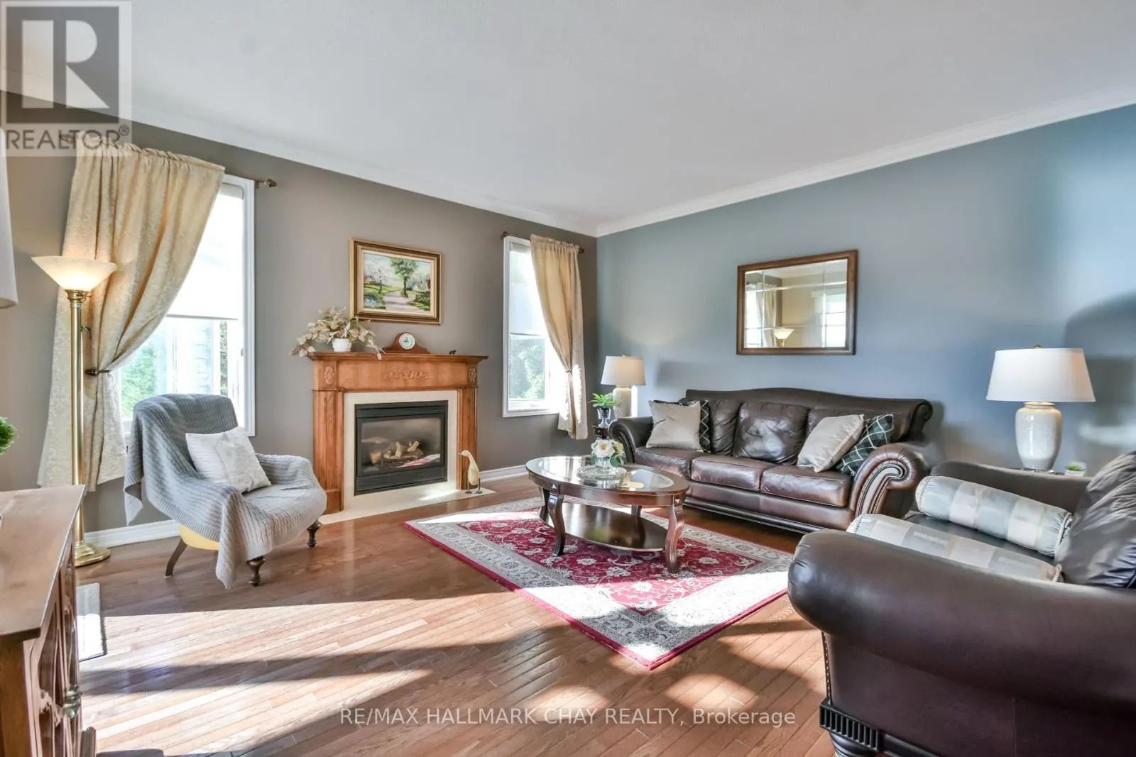 33 MEADOWOOD DRIVE