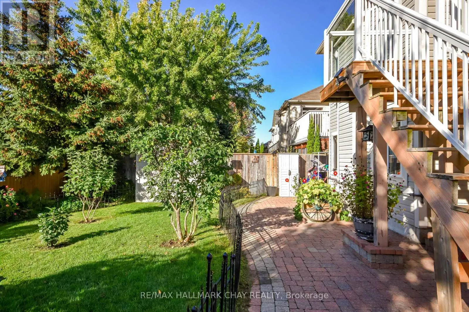 33 MEADOWOOD DRIVE
