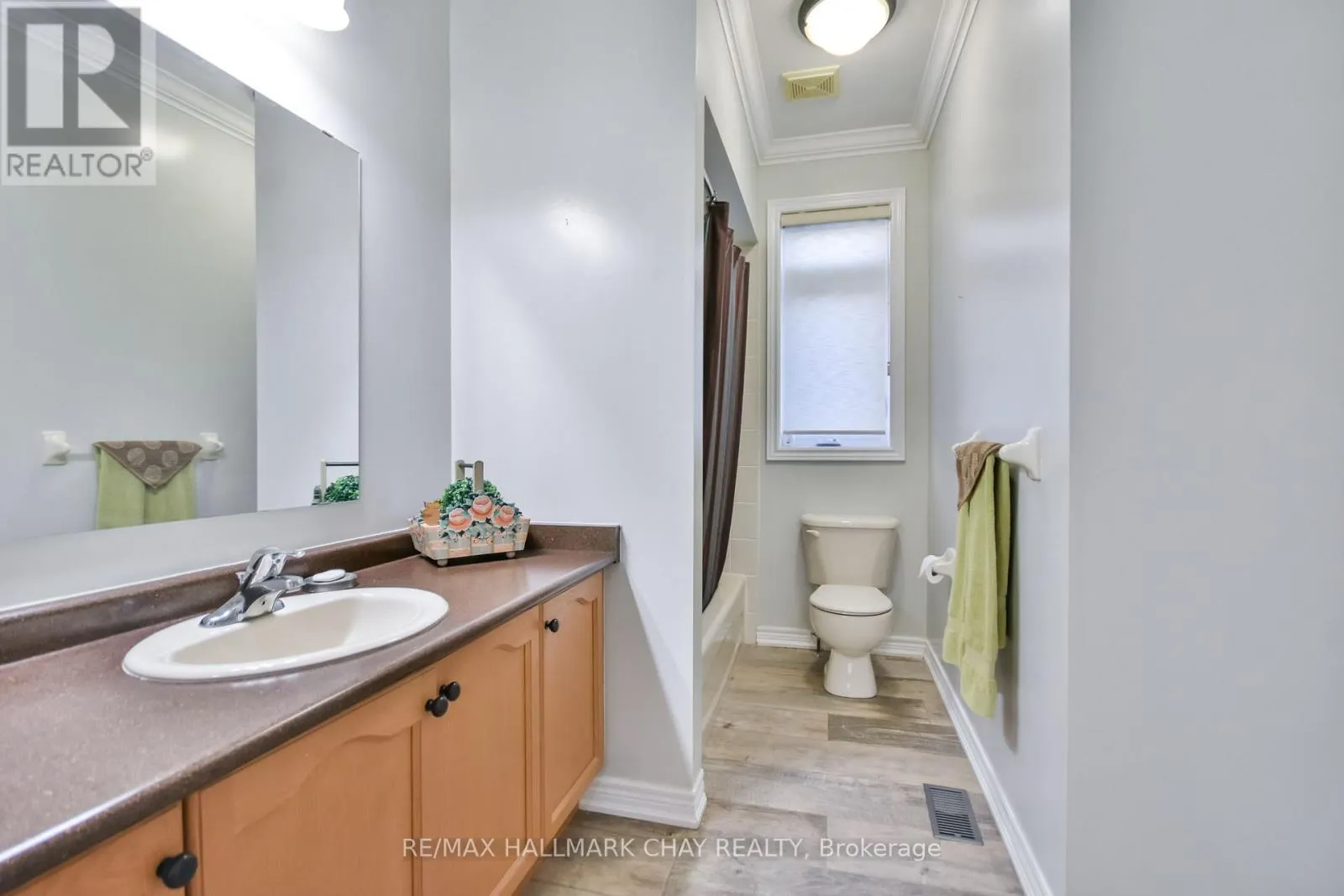 33 MEADOWOOD DRIVE