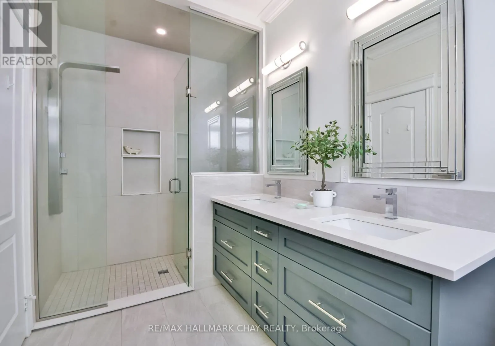 33 MEADOWOOD DRIVE