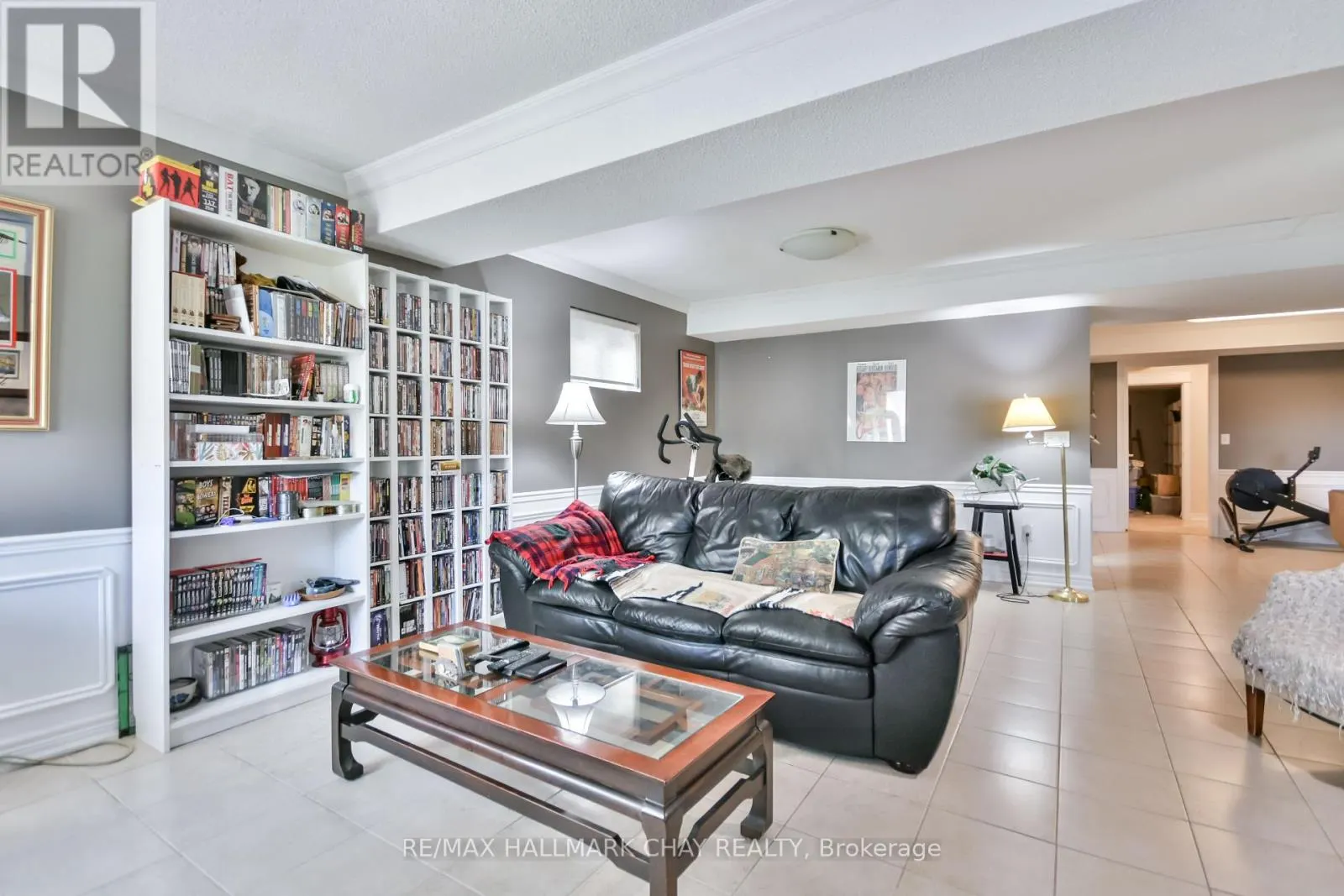 33 MEADOWOOD DRIVE