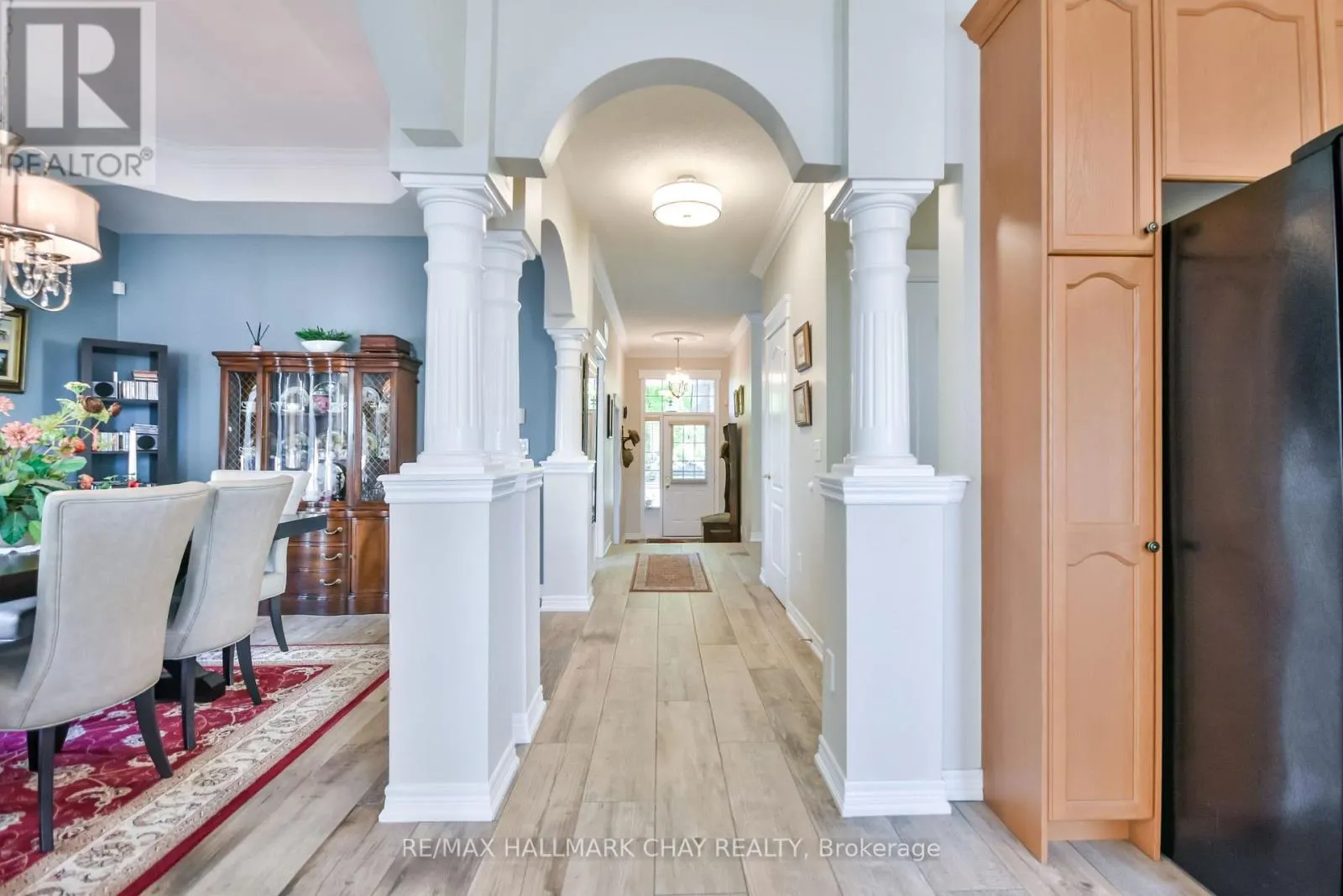 33 MEADOWOOD DRIVE