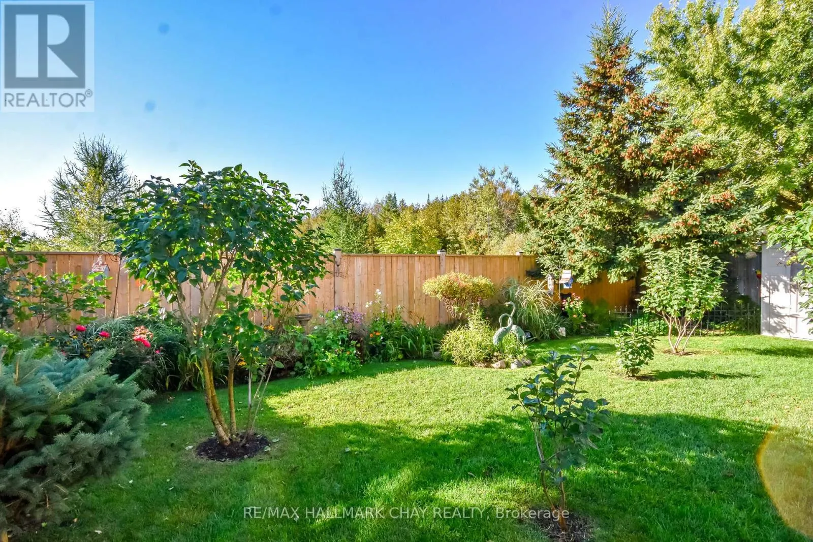 33 MEADOWOOD DRIVE