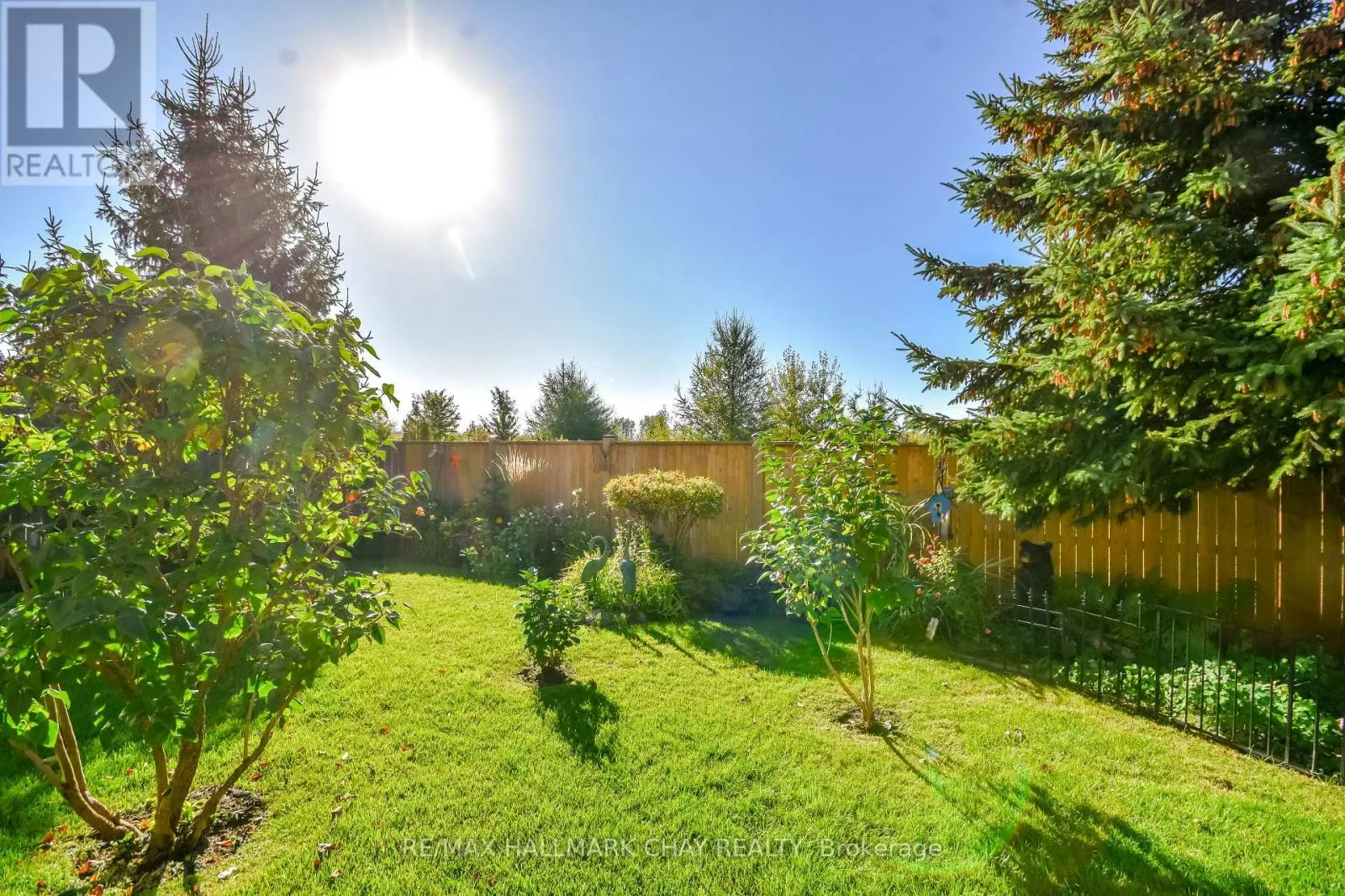 33 MEADOWOOD DRIVE