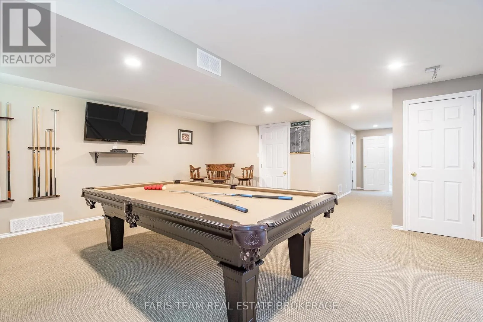 290 EDGEHILL DRIVE
