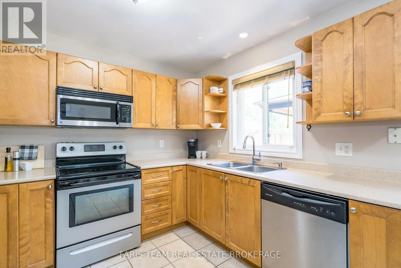 290 EDGEHILL DRIVE