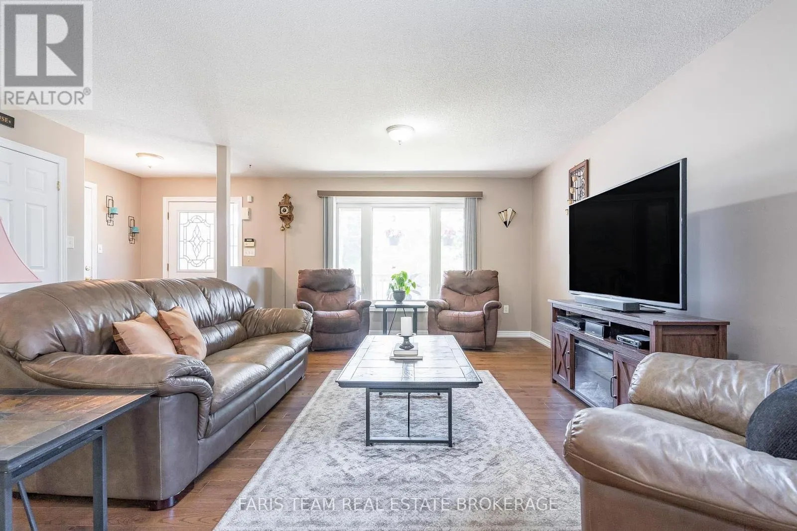 290 EDGEHILL DRIVE