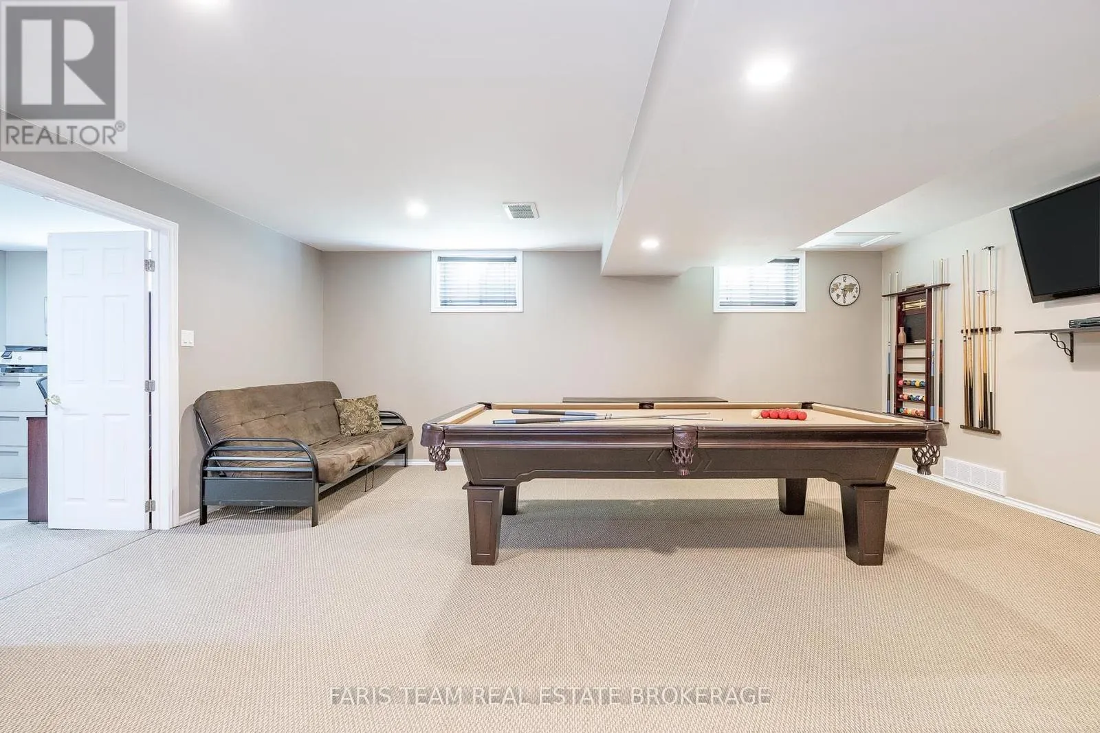 290 EDGEHILL DRIVE