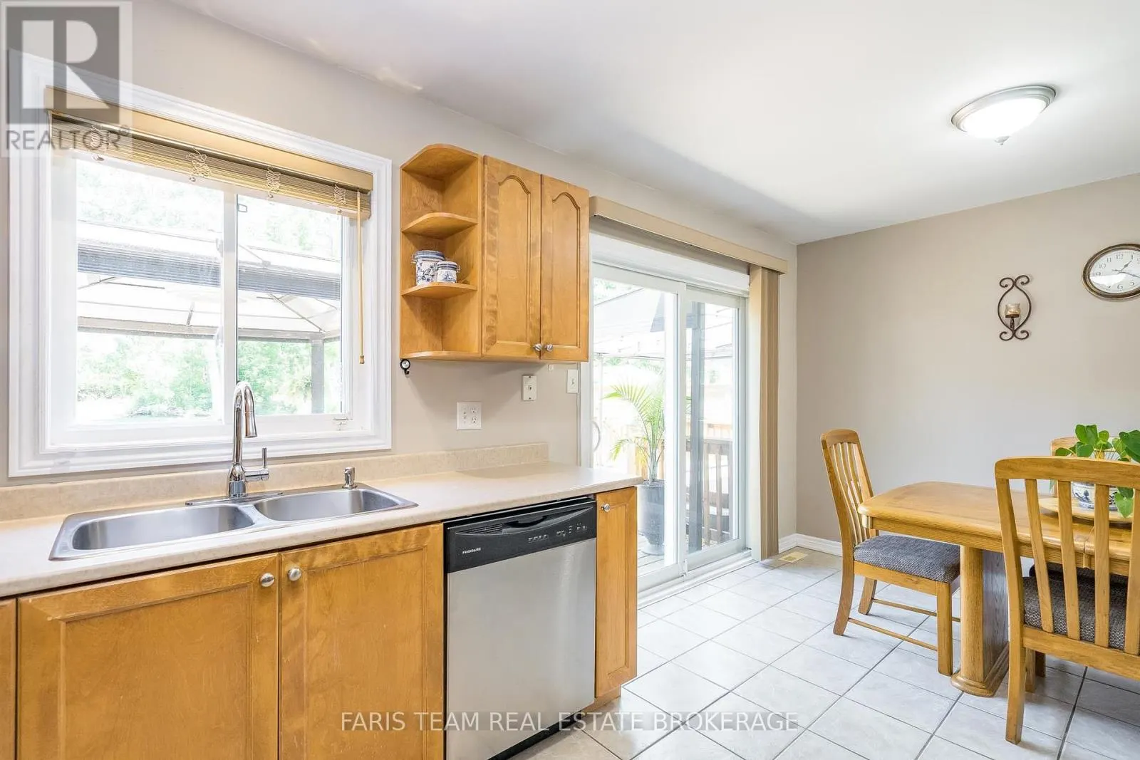 290 EDGEHILL DRIVE