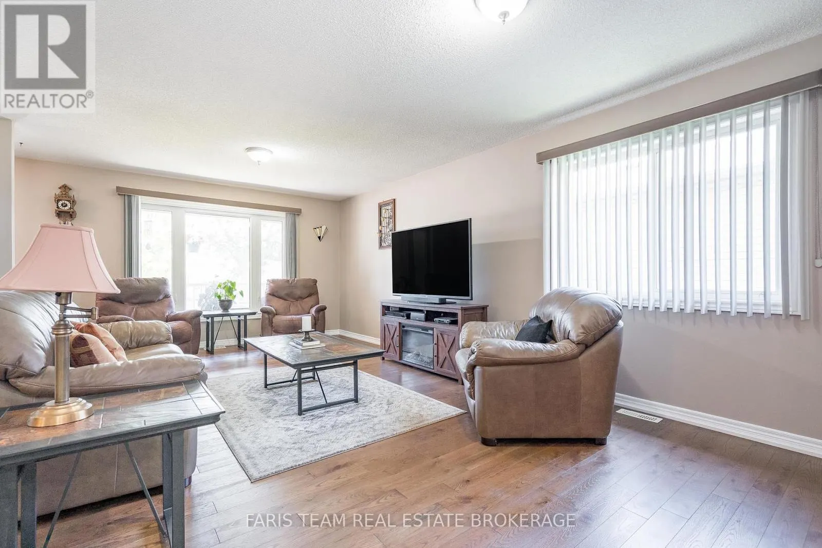 290 EDGEHILL DRIVE