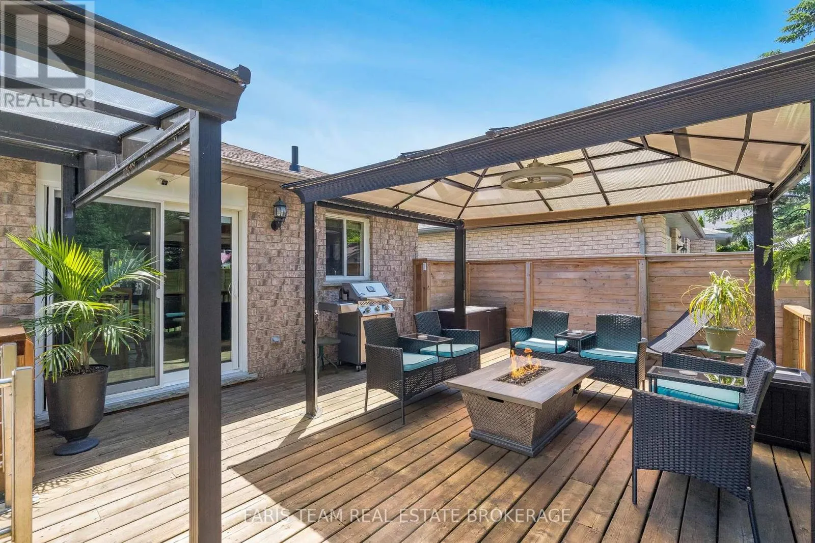 290 EDGEHILL DRIVE