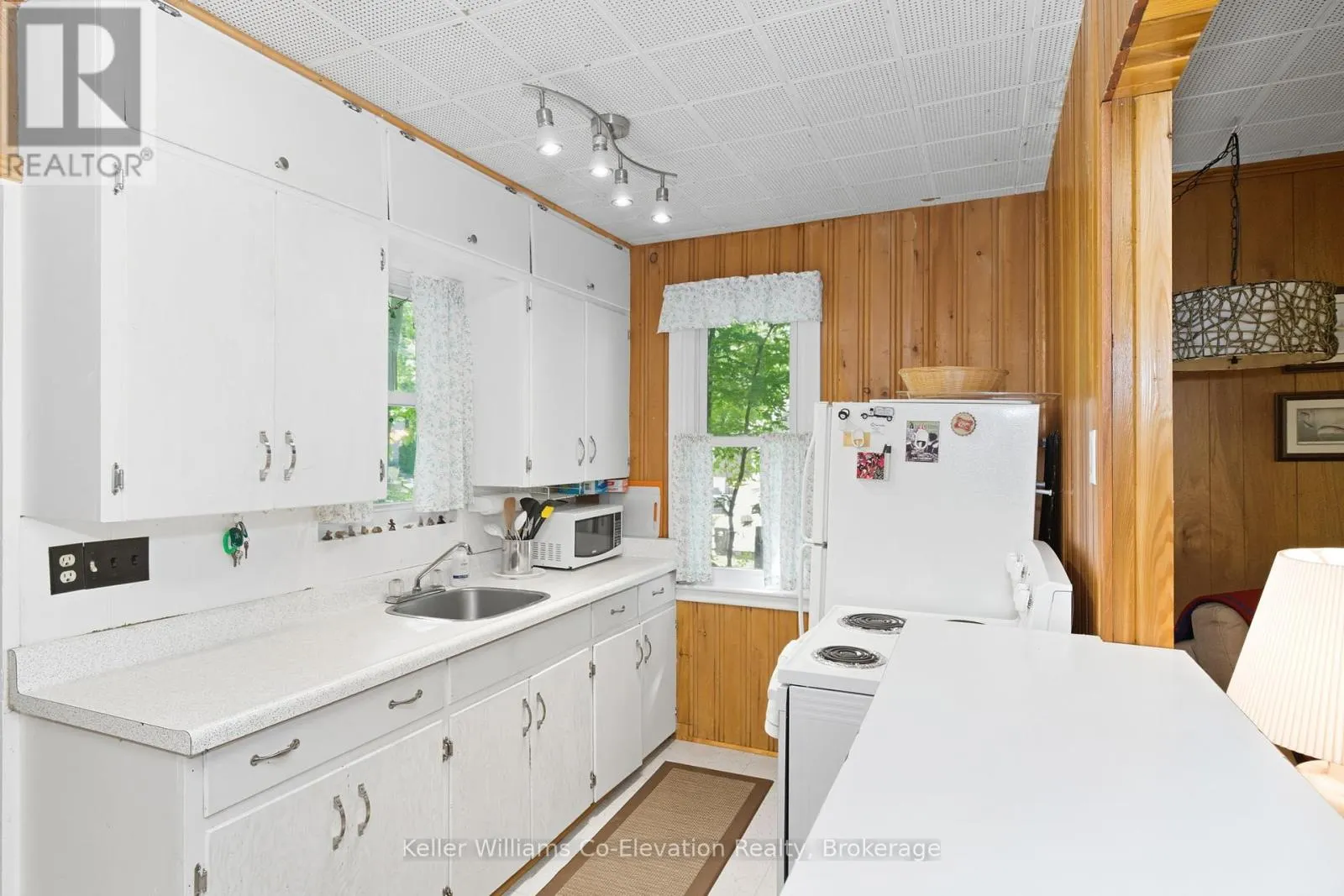 3 CROSSINGVIEW LANE