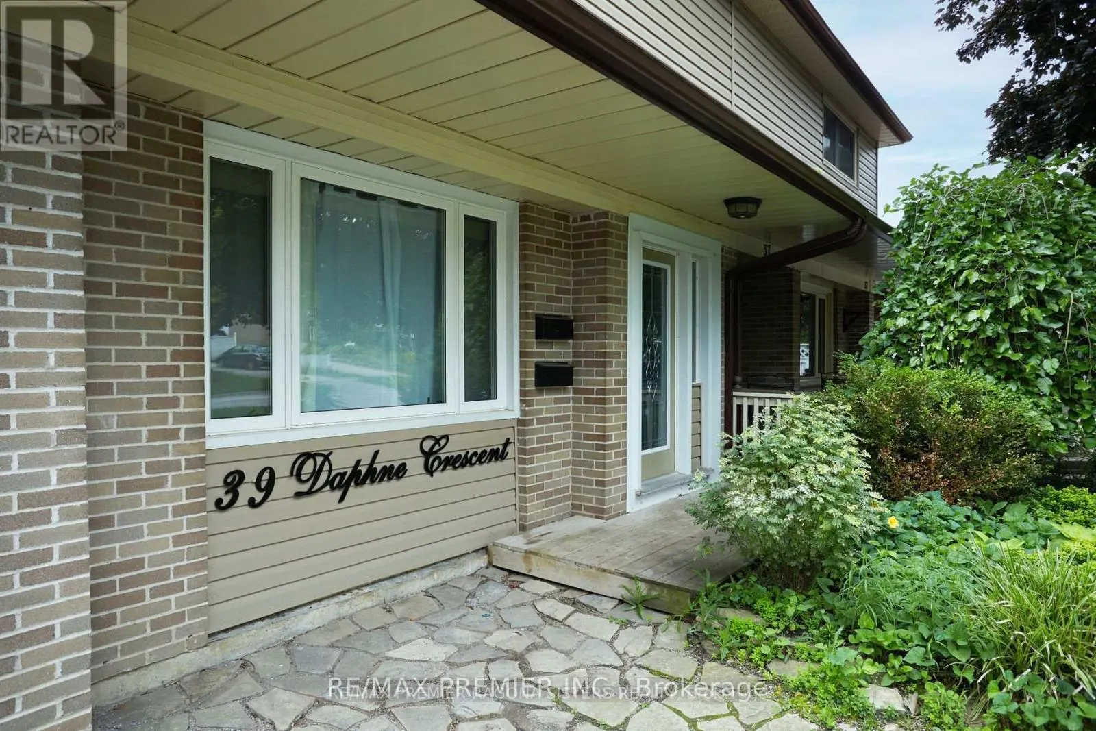 39 DAPHNE CRESCENT