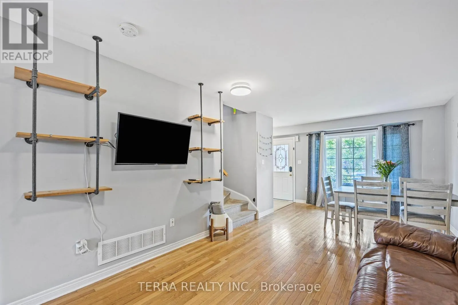 114 THRUSHWOOD DRIVE