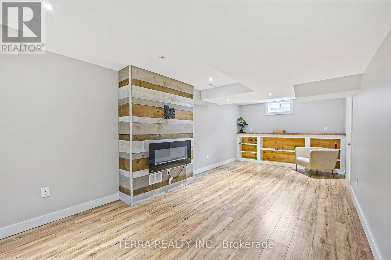 114 THRUSHWOOD DRIVE