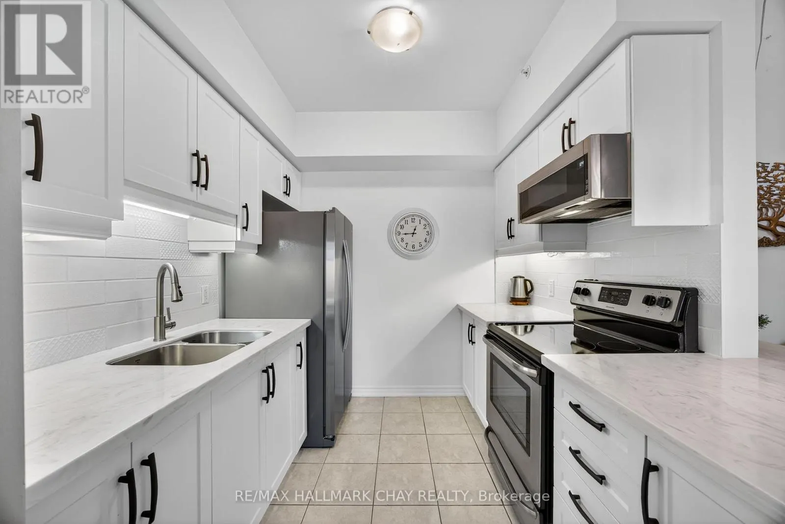 405 - 39 FERNDALE DRIVE S