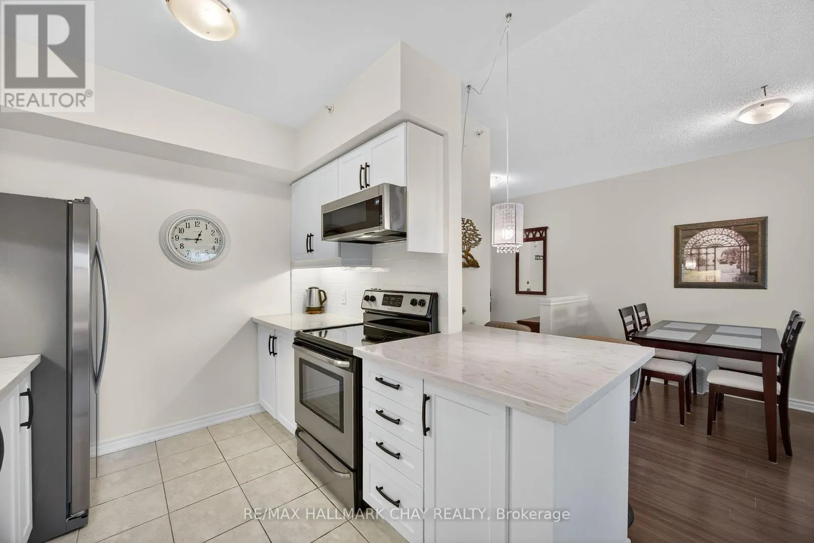 405 - 39 FERNDALE DRIVE S