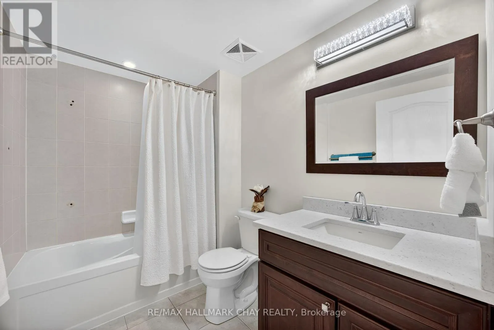 405 - 39 FERNDALE DRIVE S