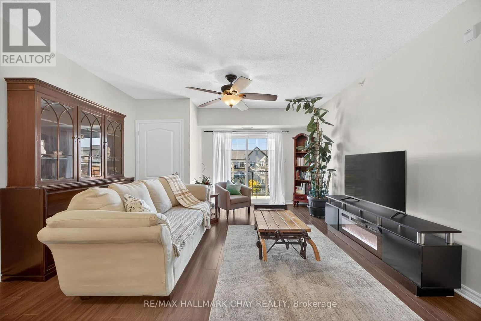 405 - 39 FERNDALE DRIVE S