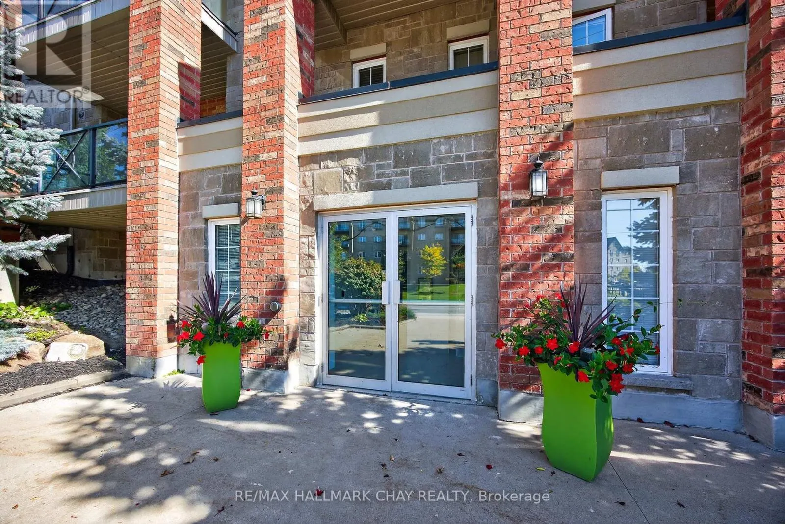 405 - 39 FERNDALE DRIVE S