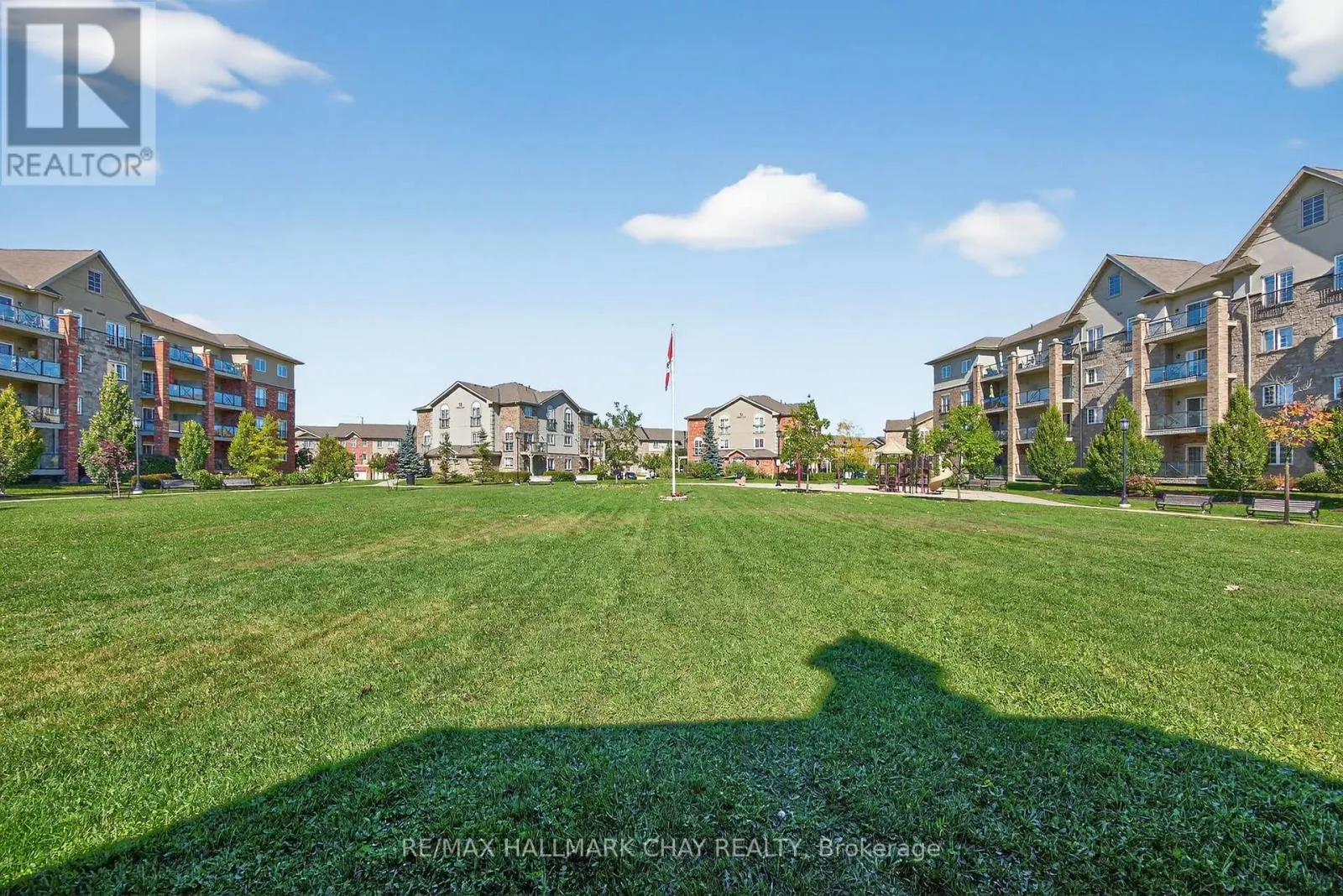 405 - 39 FERNDALE DRIVE S