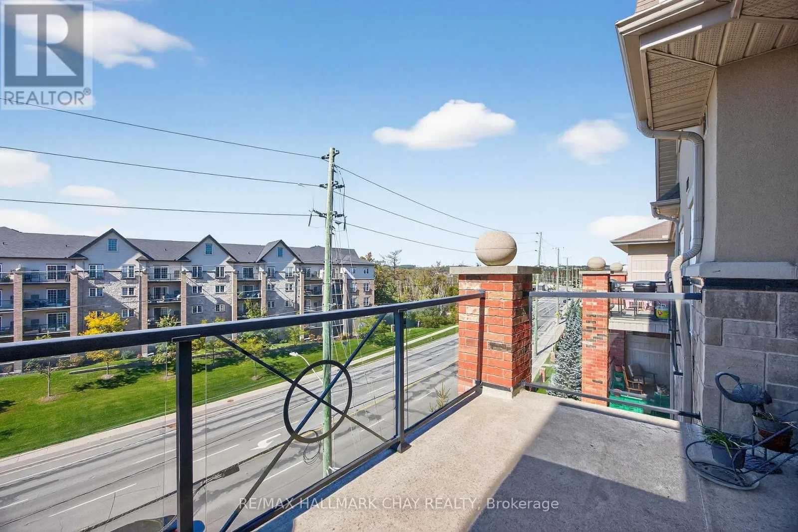 405 - 39 FERNDALE DRIVE S
